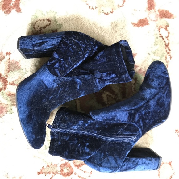 Blue crushed velvet boots - Picture 4 of 7